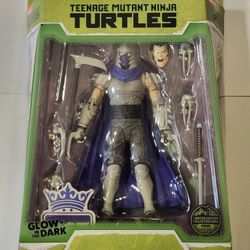 BST AXN. IDW COMICS. TEENAGE MUTANT NINJA TURTLES. GLOW IN THE DARK. SHREDDER THE DREAM 6 " ACTION FIGURE. WITH LIMITED EDITION COLLECTOR CARD.