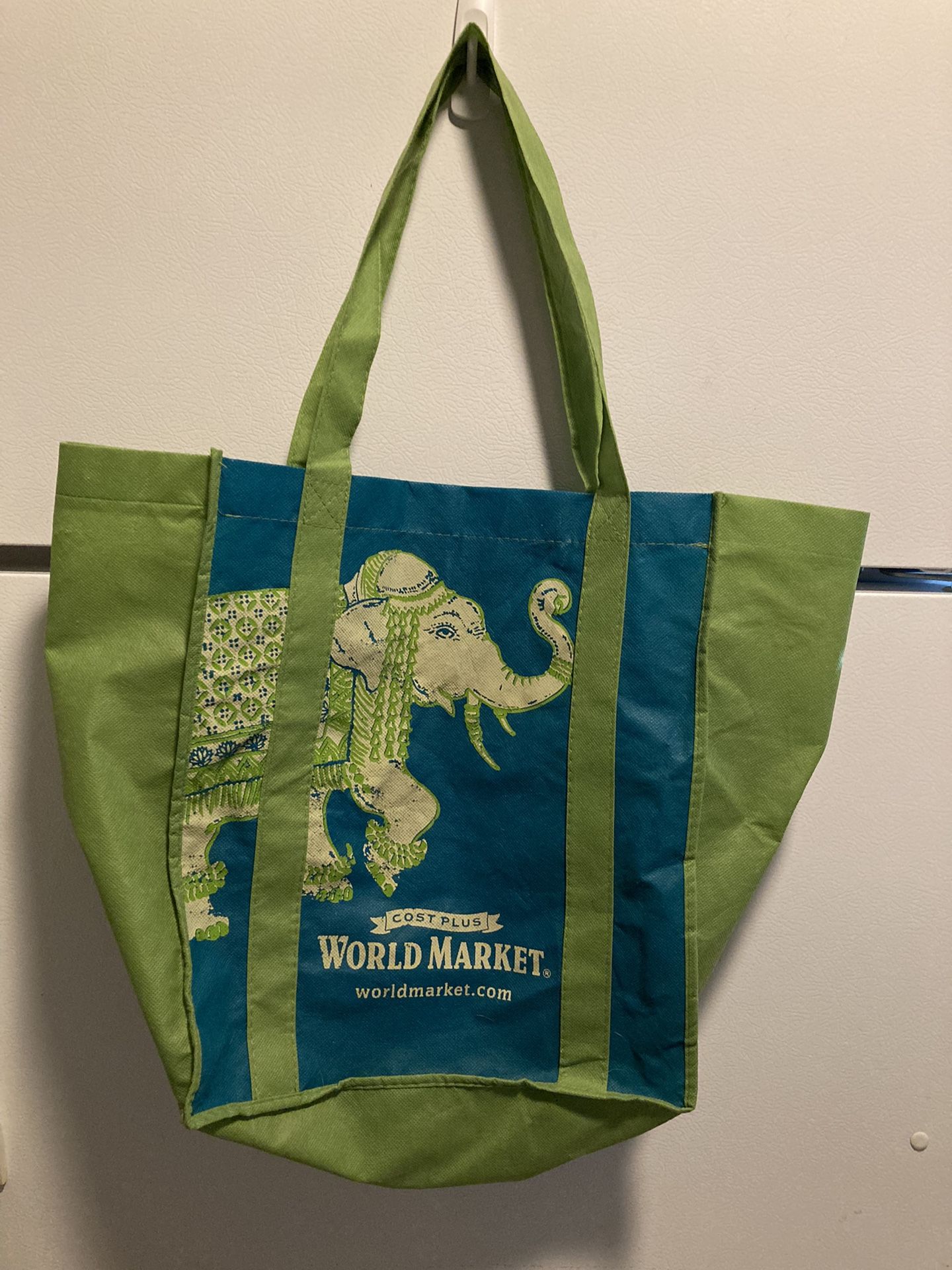 NEW/LIKE NEW MEDIUM/LARGE TOTE BAGS $3 EACH BRANDS INCLUDE WORLD MARKET, OLD NAVY, JUSTICE, VICTORIA'S SECRET. $3 EACH 