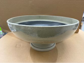 CHG CLASSIC HOME & GARDEN Adare Large River Stone Resin Urn Planter (16 in. L x 16 in. W x 7.4 in. H)