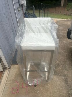 Any bar stool $25–firm price—single chair