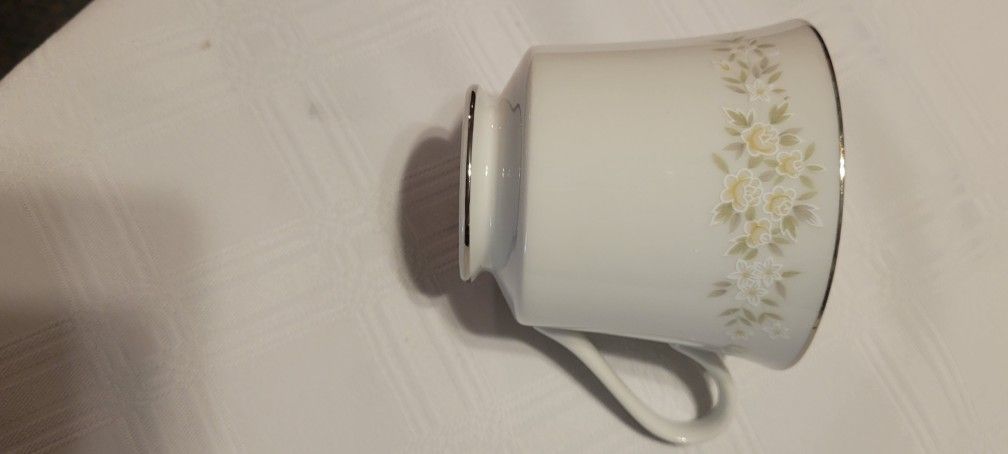 Lady CAROLYN Fine China JAPAN Cup/Saucer