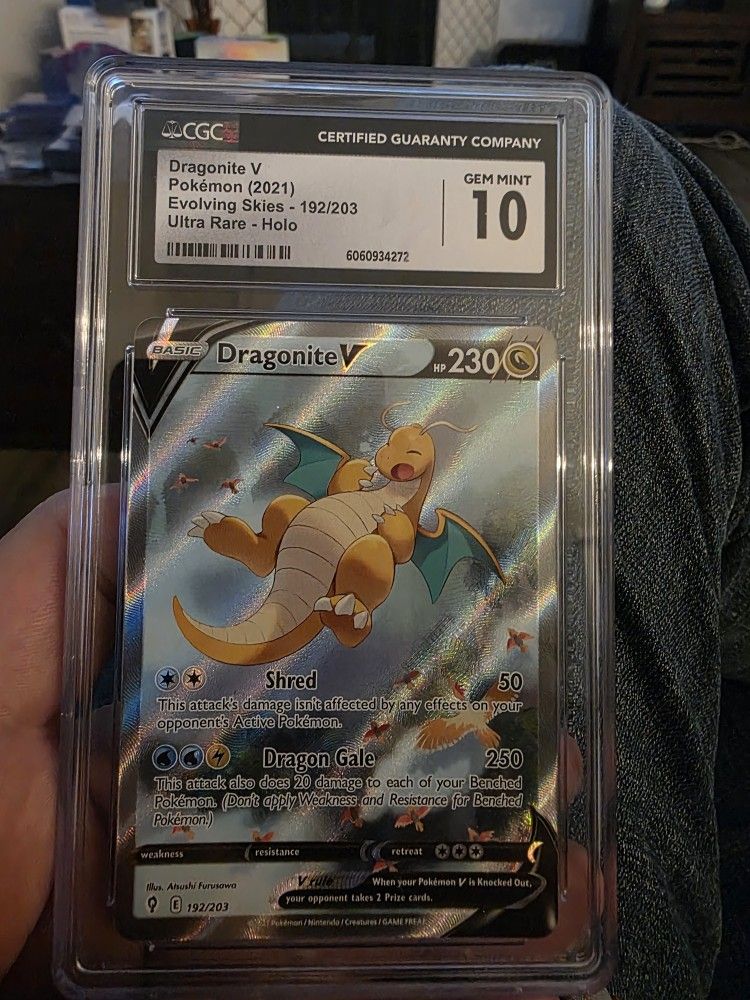 Dragonite V Pokemon 2021 Evolving Skies - 192/203