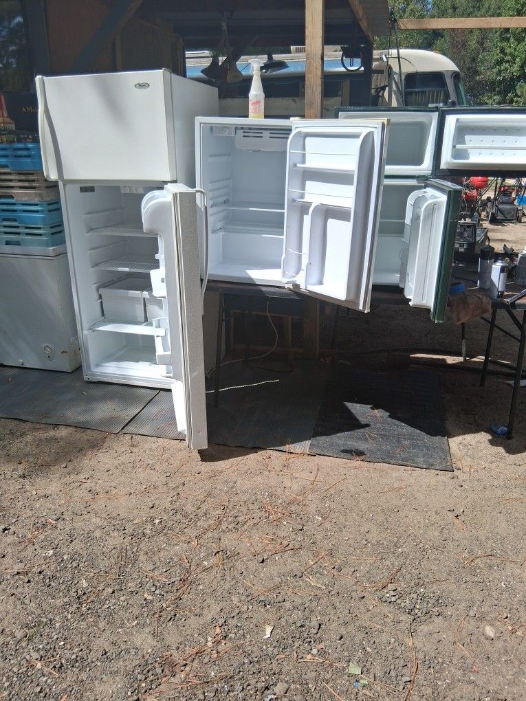 Mini refrigerator and freezer i