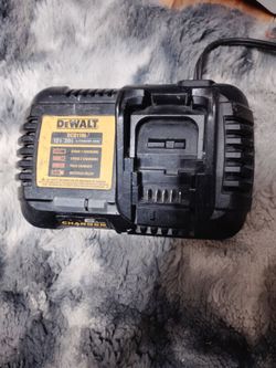 DeWalt DCB1106 12V/20V Battery Charger