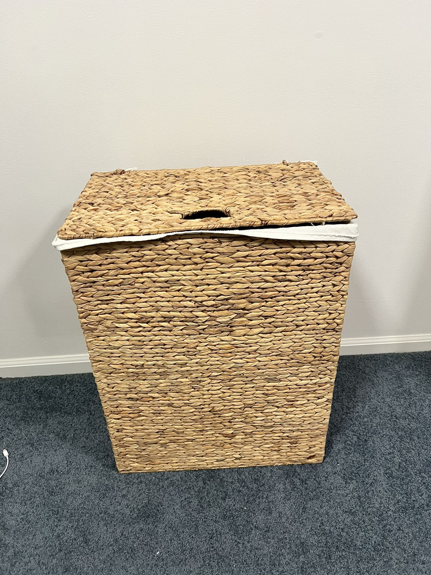 Stylish and Portable Water Hyacinth Wicker Laundry Hamper