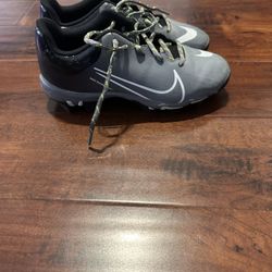 Kids cleats