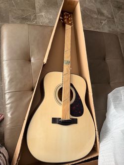 Yamaha acoustic guitar NEW