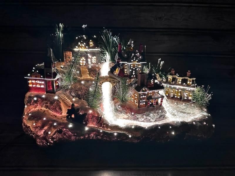 Vintage Fiber Optic Avon 2003  Christmas Village 