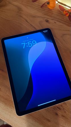 iPad Air 11 inch (M2) + Logitech keyboard