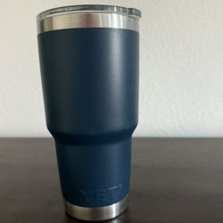 YETI tumbler Blue