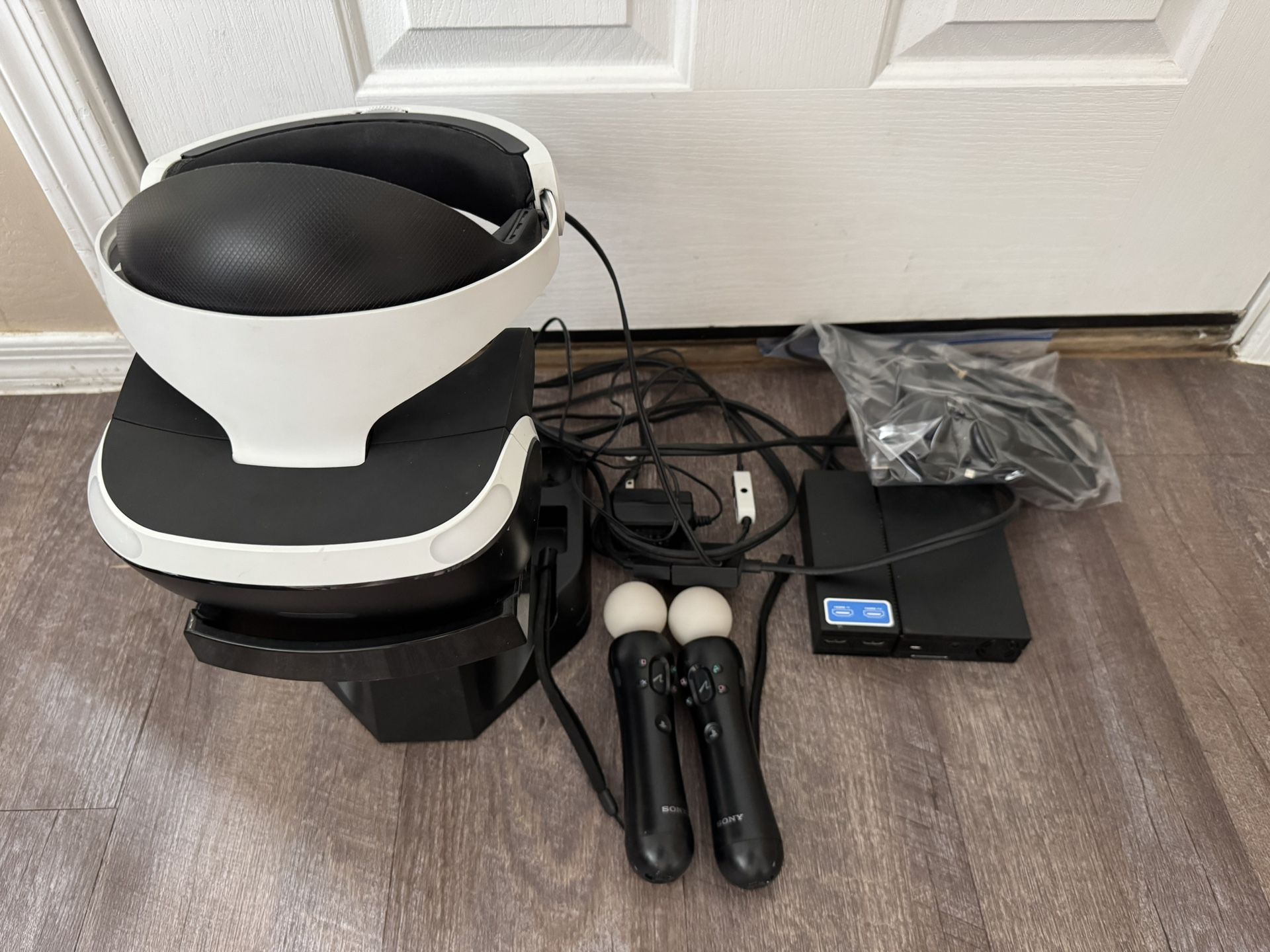 Sony PlayStation 4 Virtual Reality VR Headset White Bundle CUH-ZVR2 *ALL CABLES*