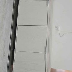 White Buffet Original Price 5600 Selling For $600