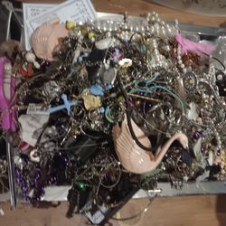 Huge Lot Of Misc. Broken Jewelry!!