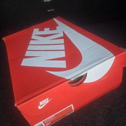 Nike Shox R4 Sneakers 