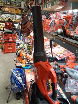 Milwaukee FUEL Cordless Leaf Blower