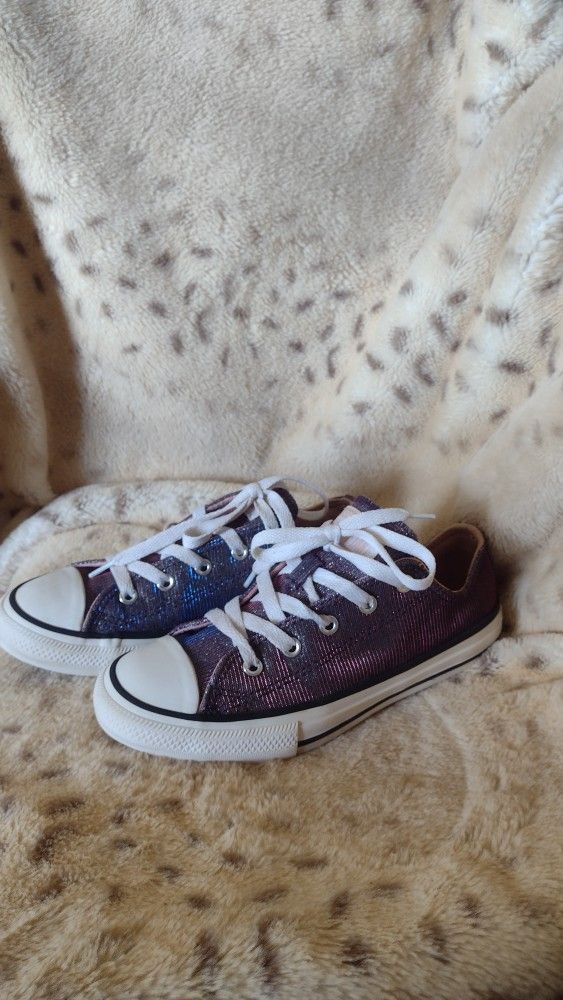 Girl's Converses