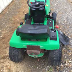 John  Deer Riding Lawn Mower, 32 Inch Deck