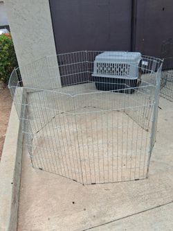 2 doggie gates and big size doggie house