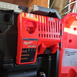 Milwaukee Charger M18 M12 