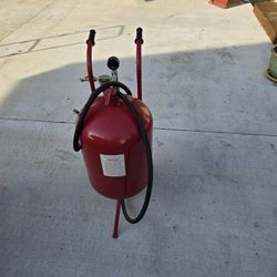 Pressurized Abrasive Blaster

