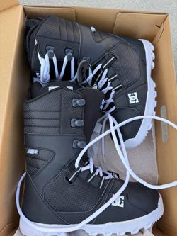New DC Mutiny Snowboard Boots - size 10.5