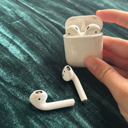 AirPods Set With Extra Air Pods In Case You Loose One!