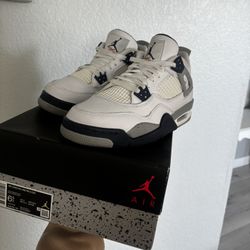 Jordan 4  Retro Midnight Navy 