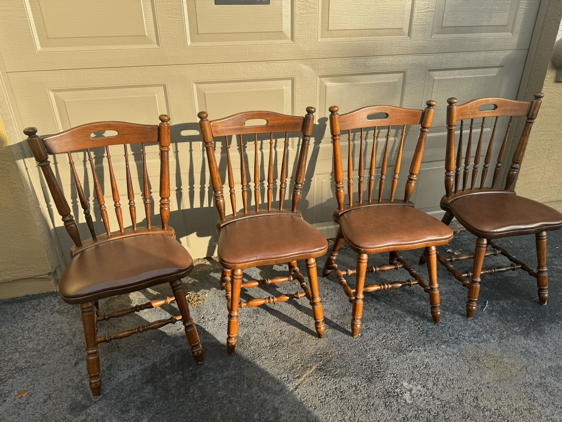 Set of 4 Vintage Colonial Style  Wood Dining Chair