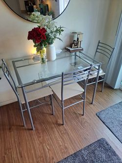 Glass dinner Table + Chairs