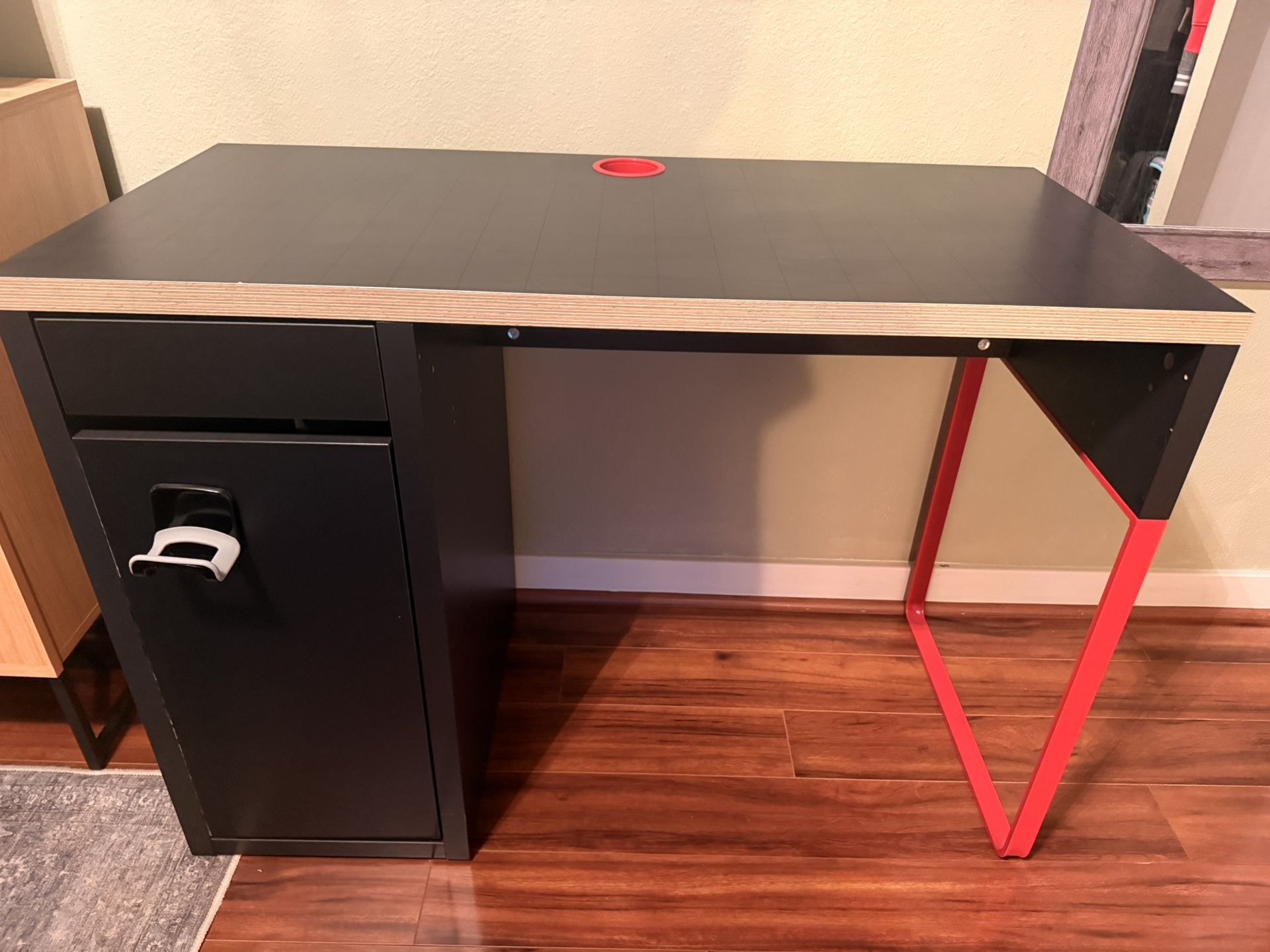 Ikea MICKE Desk