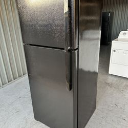 GE Refrigerator(1 Month Warranty)