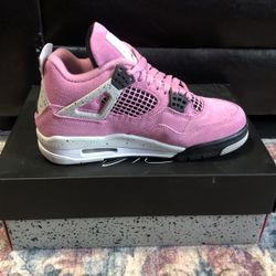 AIR JORDAN 4 WMNS SIZE 6 ORCHID