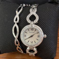 Women’s Watch with Bracelet 
