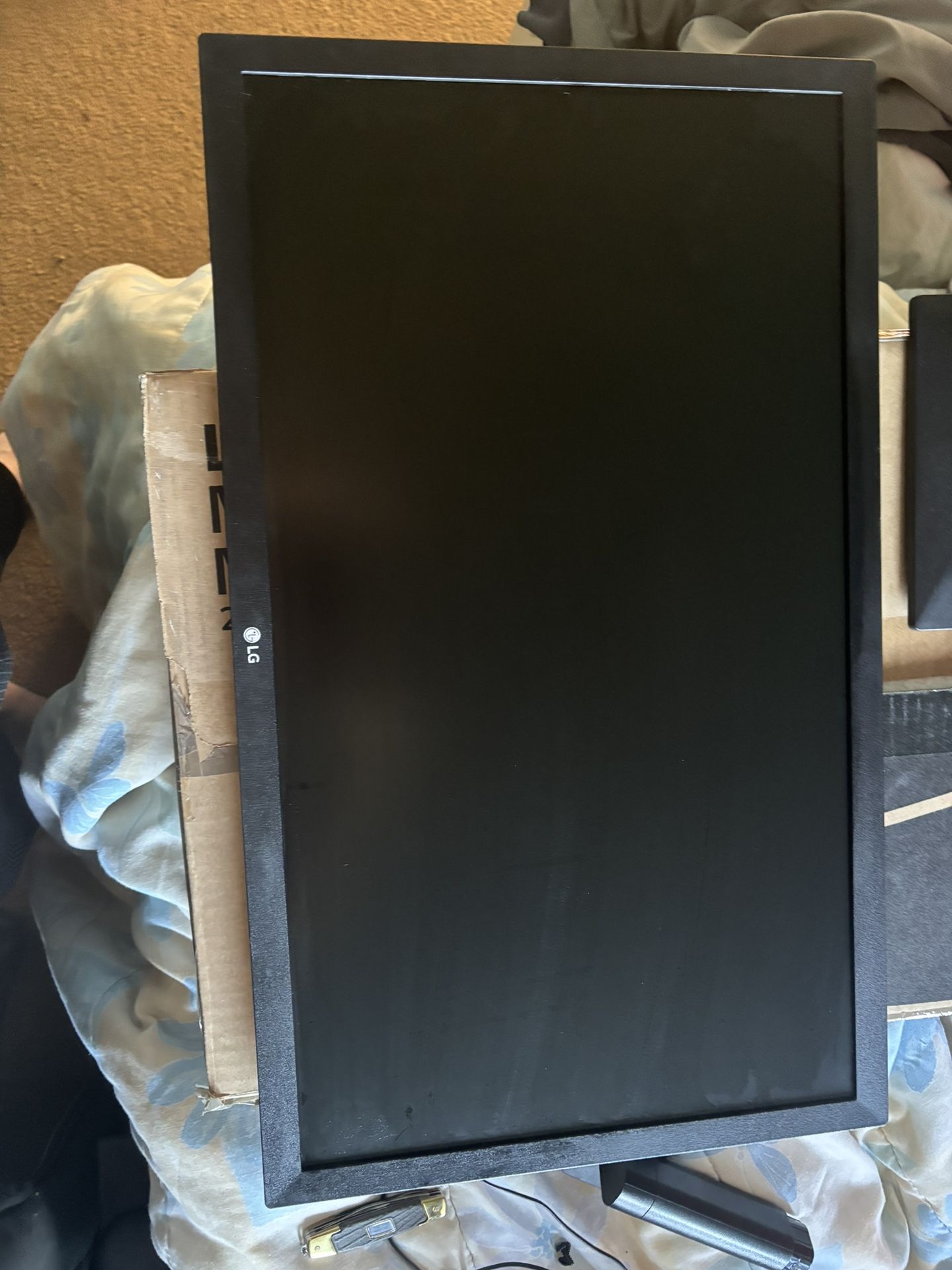 2 LG Pc Monitors