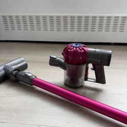 Dyson V6