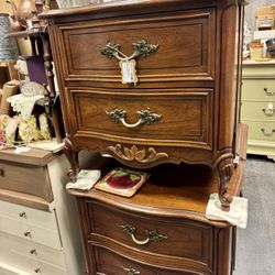 Beautiful Vintage Dixie Nightstand Set 