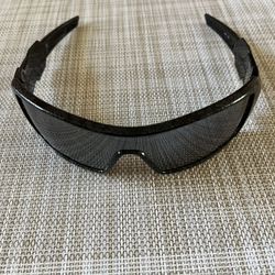 There Very Good Sunglasses Made By Oakley It’s For Man’s  The Style Is Oil Rig