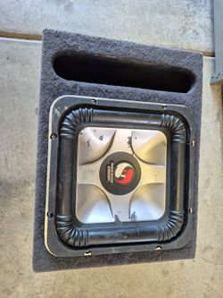 Kicker L7 10" Solobaric in ported box . Dual 4ohm