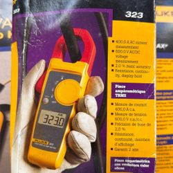 Pinza amperimétrica Fluke 323 (Clamp Meter)