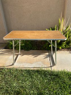 Selling a vintage lite aluminum folding table