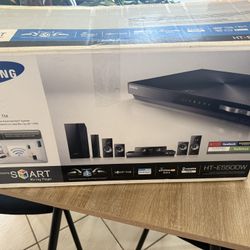 Samsung Home Theatre System. Surround Sound. Blu Ray. HT-E5500W 