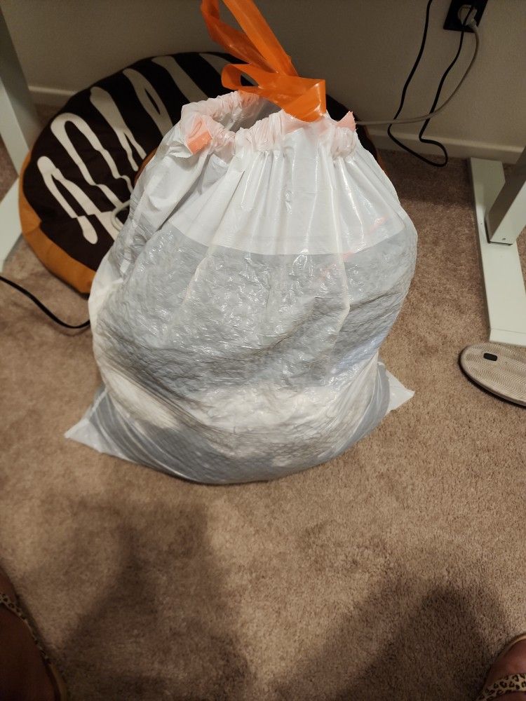 Bag Of Womens Clothing Full Of T Shirts , Tops Shorts, Leggings And Jackets .swipe To See Pics