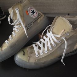 Like New - Off White/Chuck Taylor 