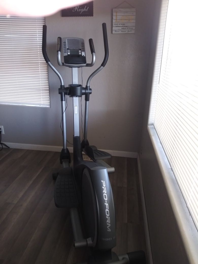 Elliptical Pro-form 390 E