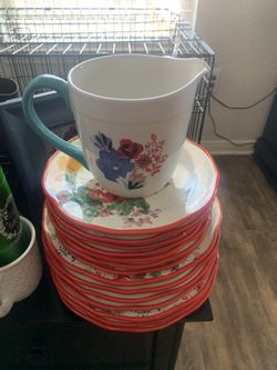 Pioneer women Dish set With Extras