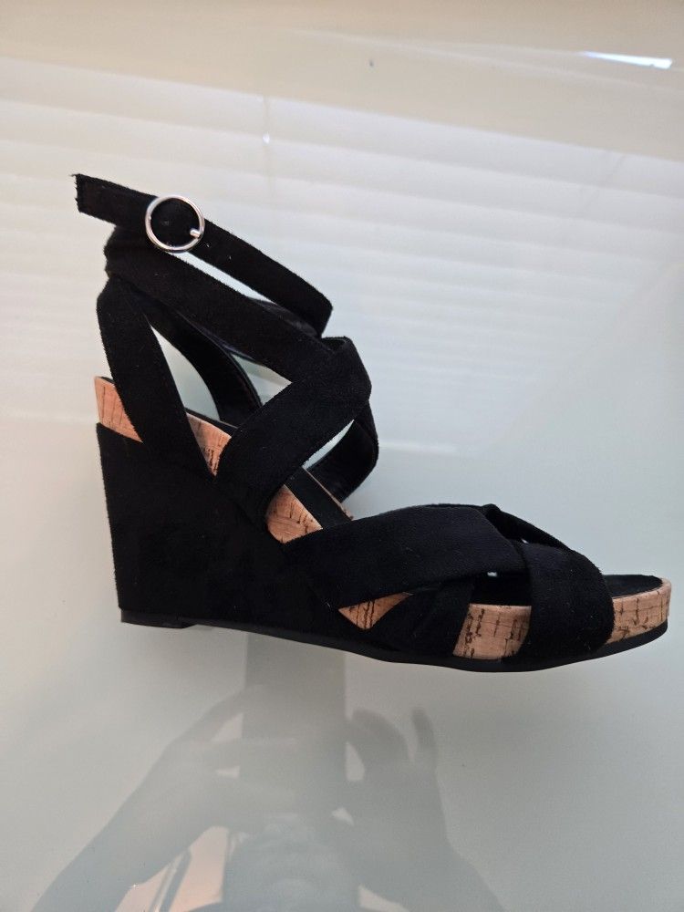 AEROSOLES Black Wedge Sandals with Strappy Design