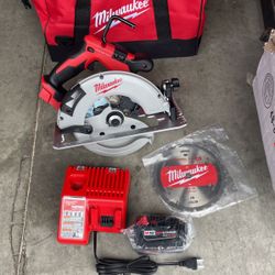 Milwaukee M18 Brushless 7 1/4” Circular Saw Kit