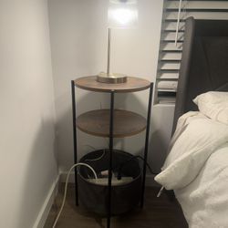 2 Bedside Tables With 2 Lamps