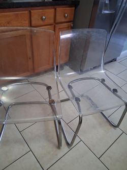 2 sillas plasticas patas de metal