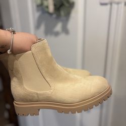 Women’s Chelsea boots size 9